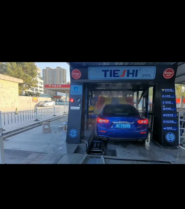 現場拍攝連續式隧道機洗車