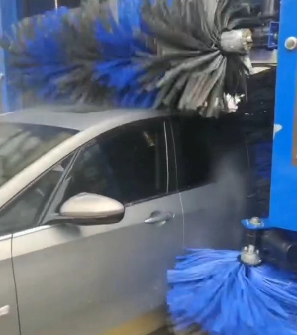 中國---四川省成都市溫江區春江東路6號(萬春加油站)~~~前去體驗免費洗車